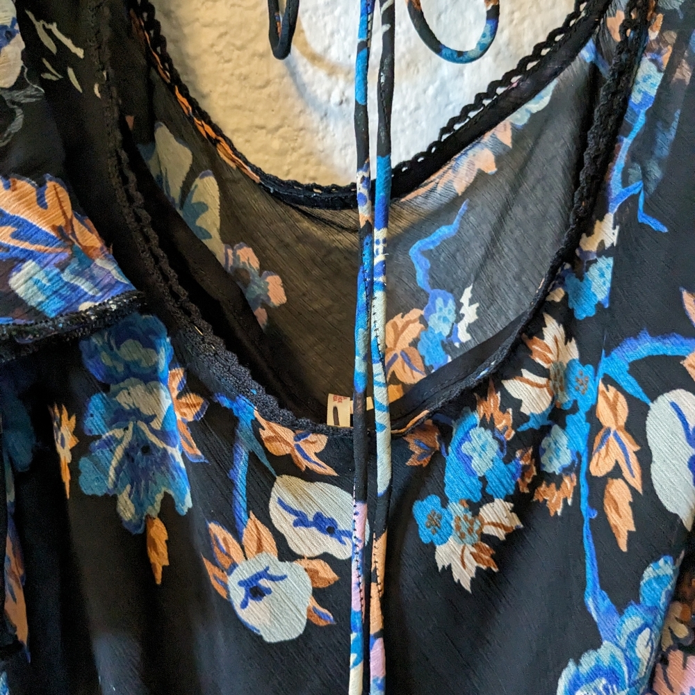 Free People Love to Love Floral Mini Dress Short Flutter Sleeves S EUC Revolve - Picture 8 of 14
